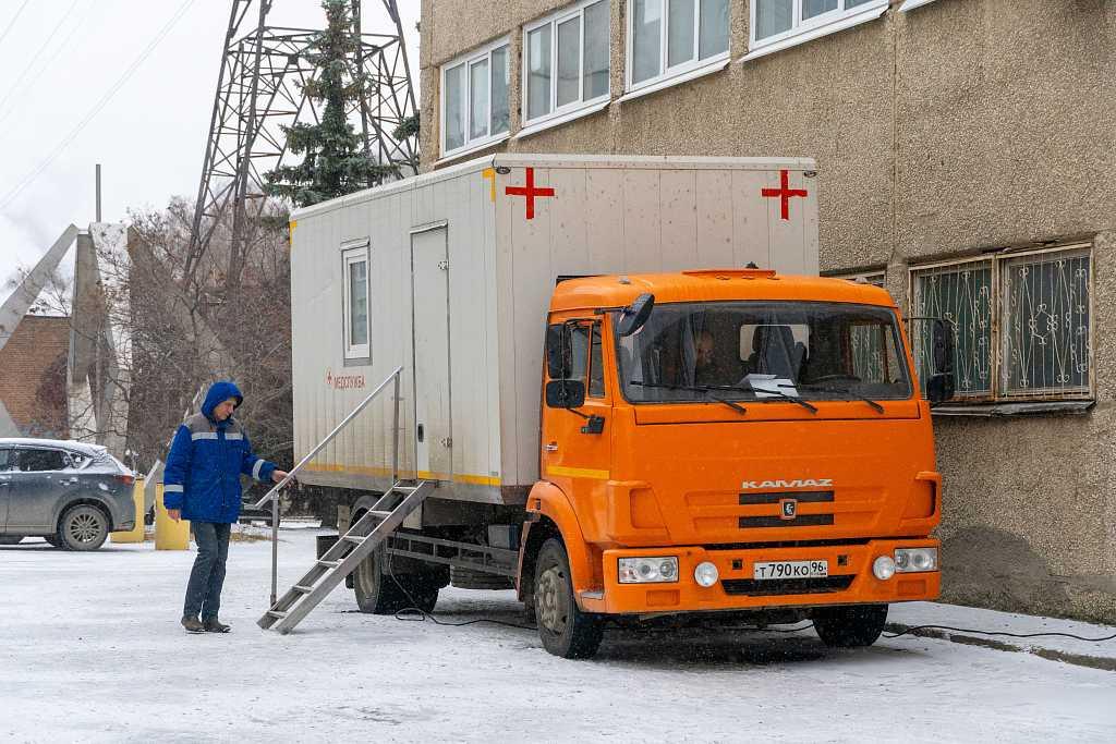 Сотрудники ВИЗ-Стали прошли флюорографическое обследование без отрыва от производства